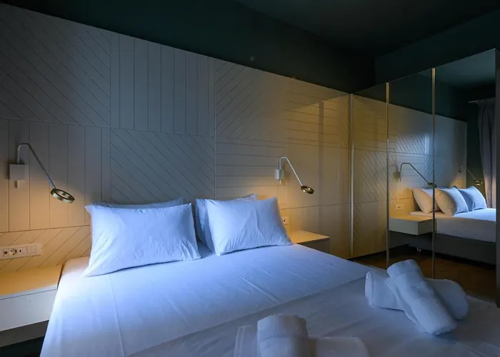 Blueblood - The Apartamento Calamata