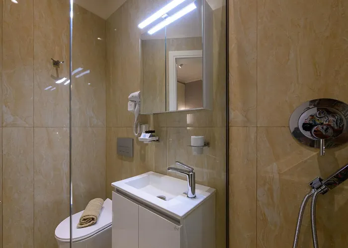 Blueblood - The Apartamento Calamata