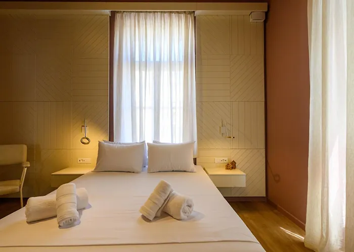 Blueblood - The Διαμέρισμα Καλαμάτα